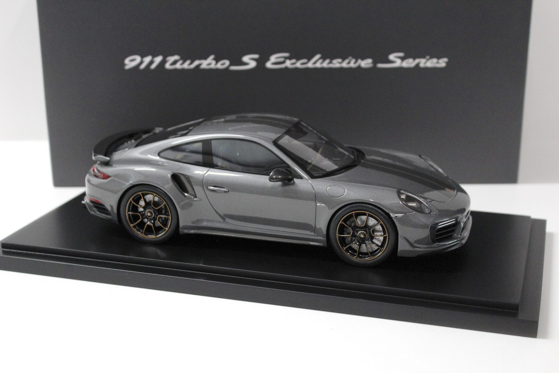 1:18 Spark Porsche 911 (991) Turbo S Exclusive Series agate grey DEALER VERSION