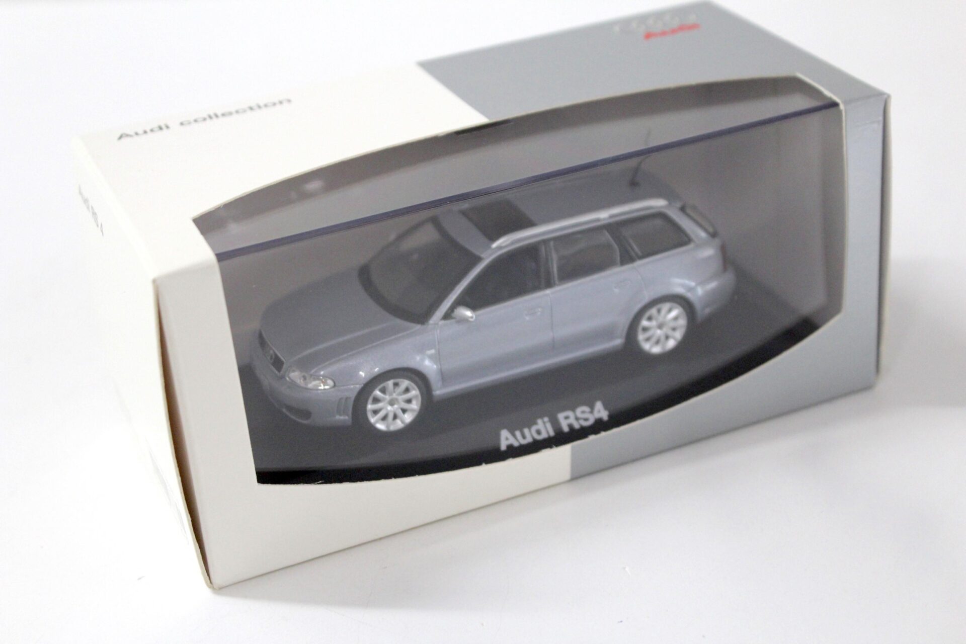 1:43 Minichamps Audi RS4 Avant B4 Avus silver DEALER