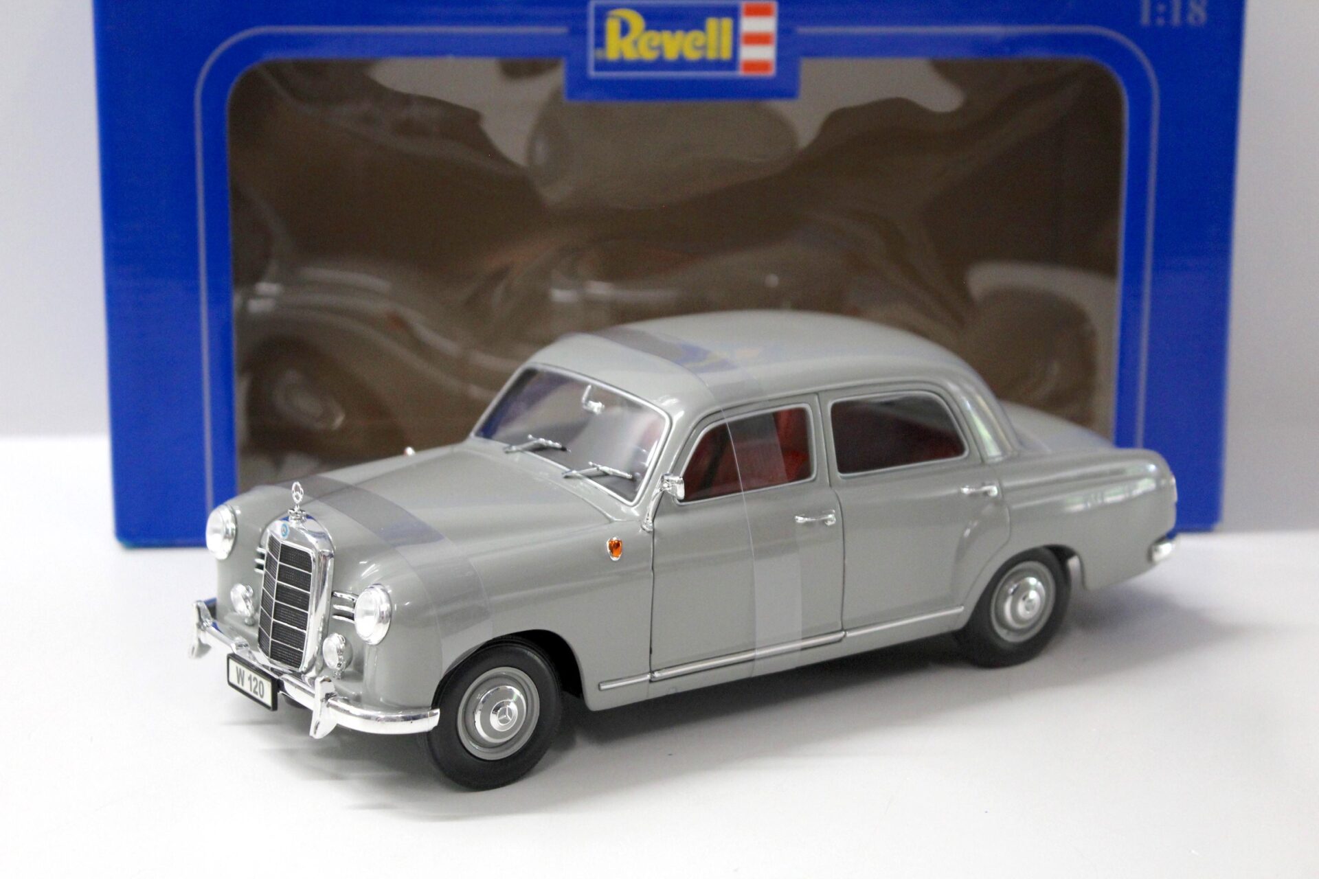 1:18 Revell Mercedes 180 "Ponton" grey