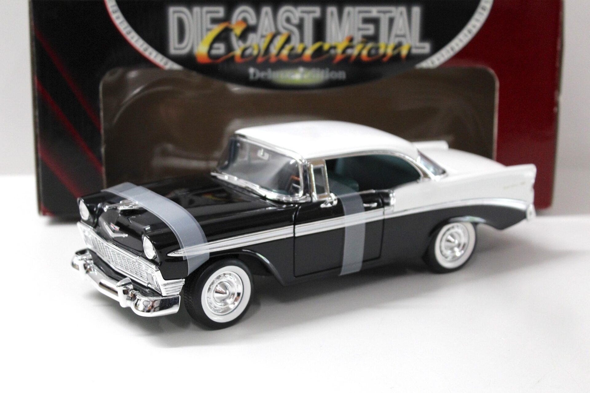 ID 43593 orig 1.jpg 1:18 Road Signature 1956 Chevrolet Bel Air black/ white