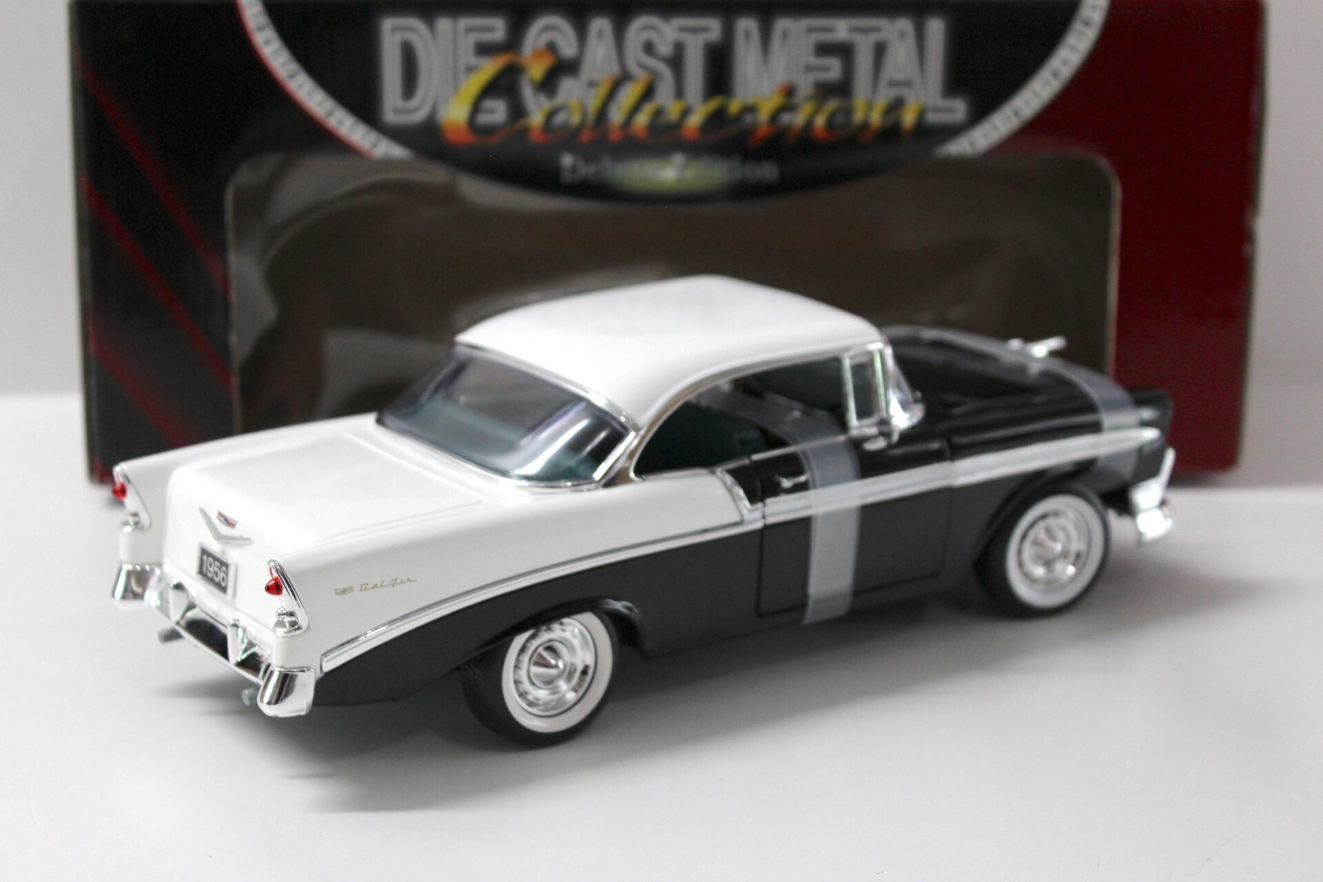 1:18 Road Signature 1956 Chevrolet Bel Air black/ white