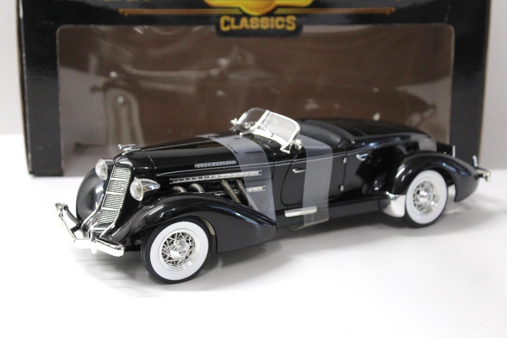 ID 43613 orig.jpg 1:18 ERTL 1935 Auburn 851 Speedster black