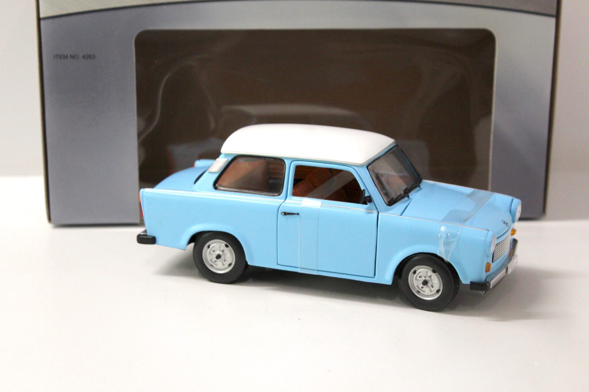 1:18 Sun Star Trabant 601 Deluxe blue/ white roof