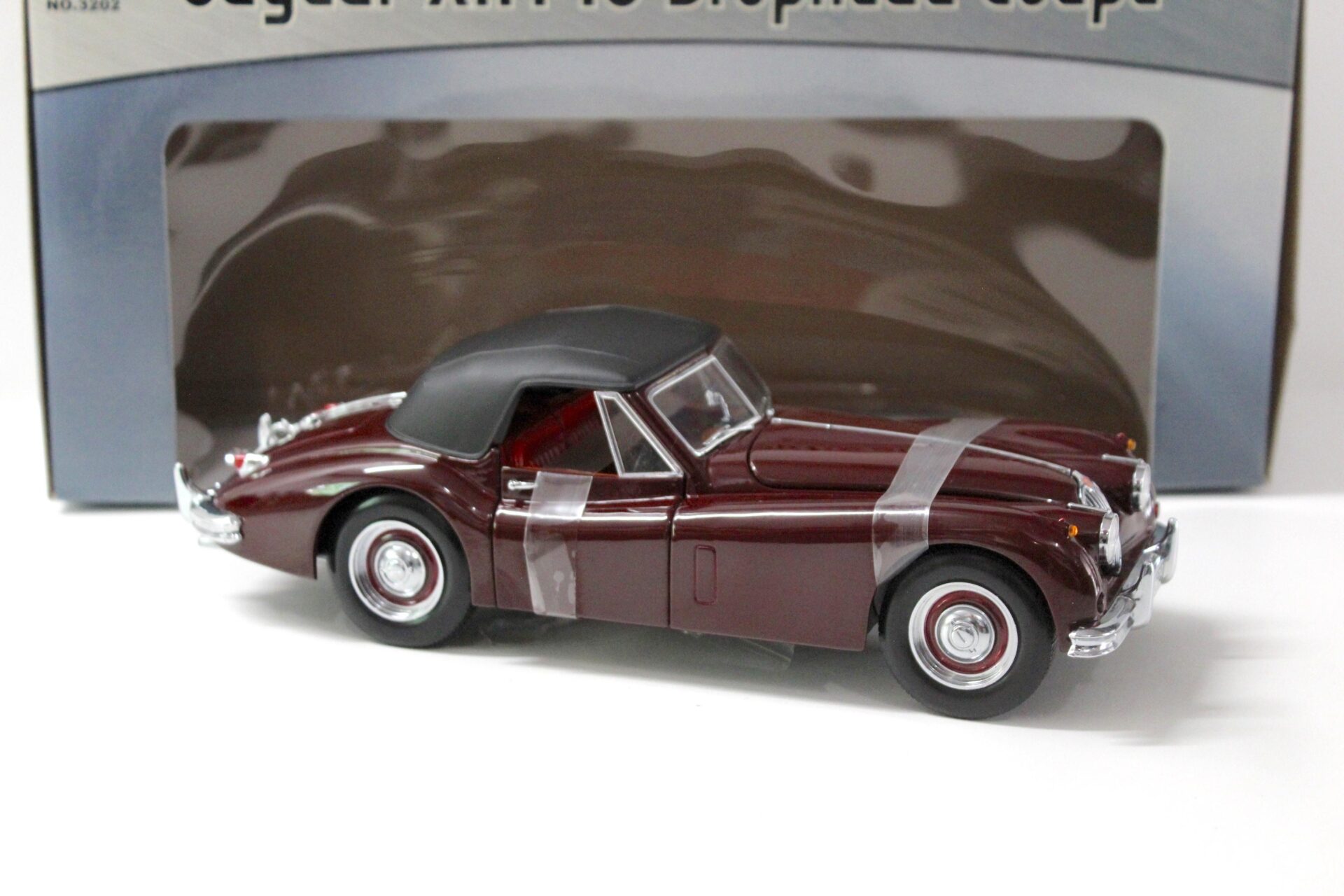 1:18 SunStar Jaguar XK140 Drophead Coupe Maroon