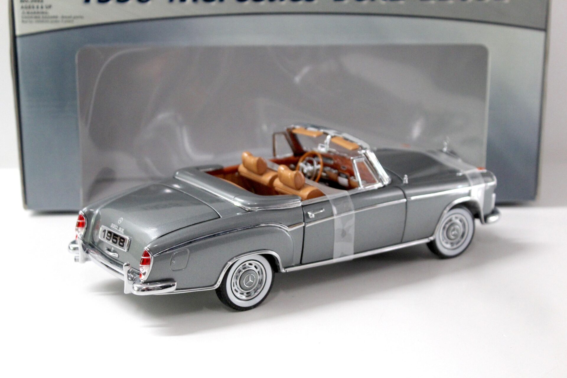 1:18 Sun Star Mercedes 220SE Cabriolet grey 1958