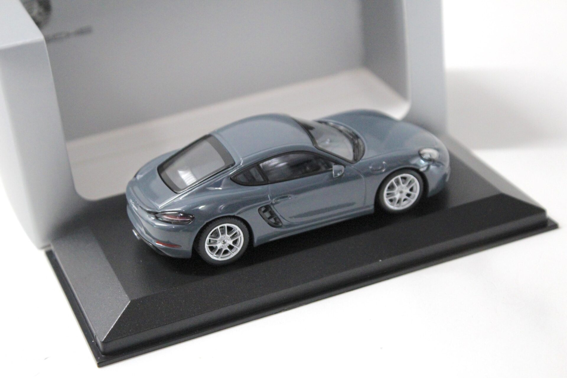 1:43 Minichamps Porsche 718 Cayman 2016 graphite blue metallic DEALER VERSION