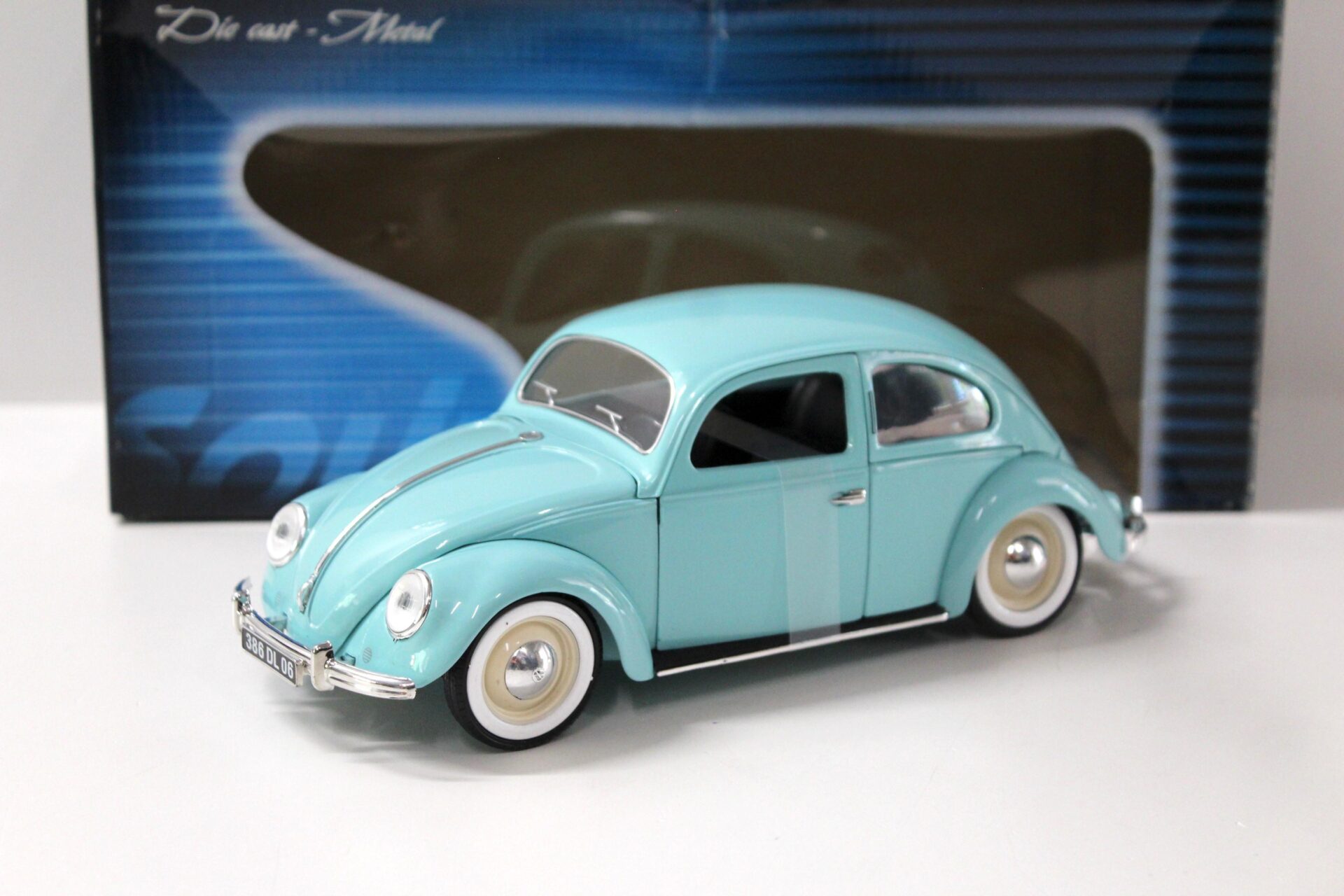 1:18 Solido VW Coccinelle Käfer Brezelkäfer light blue