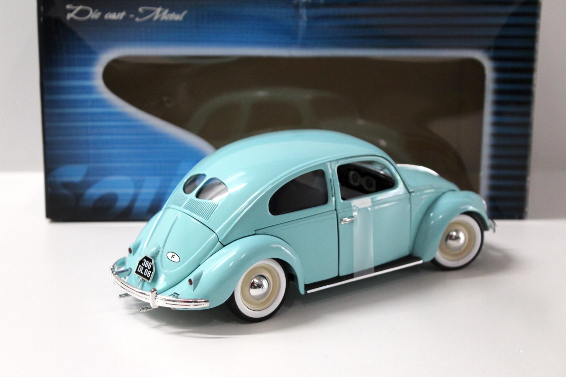 1:18 Solido VW Coccinelle Käfer Brezelkäfer light blue