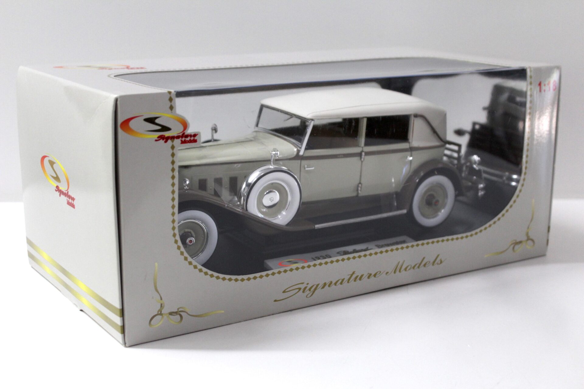 1:18 Signature Models 1930 Packard Brewster beige/ brown