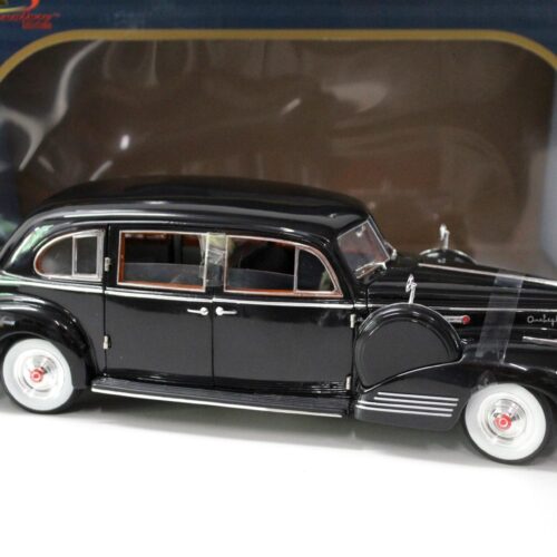 1:18 Signature Models 1941 Packard Limousine black