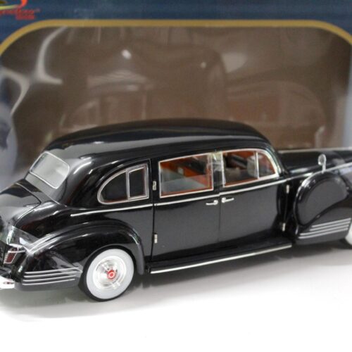1:18 Signature Models 1941 Packard Limousine black