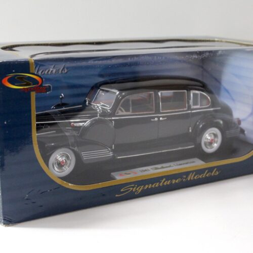1:18 Signature Models 1941 Packard Limousine black