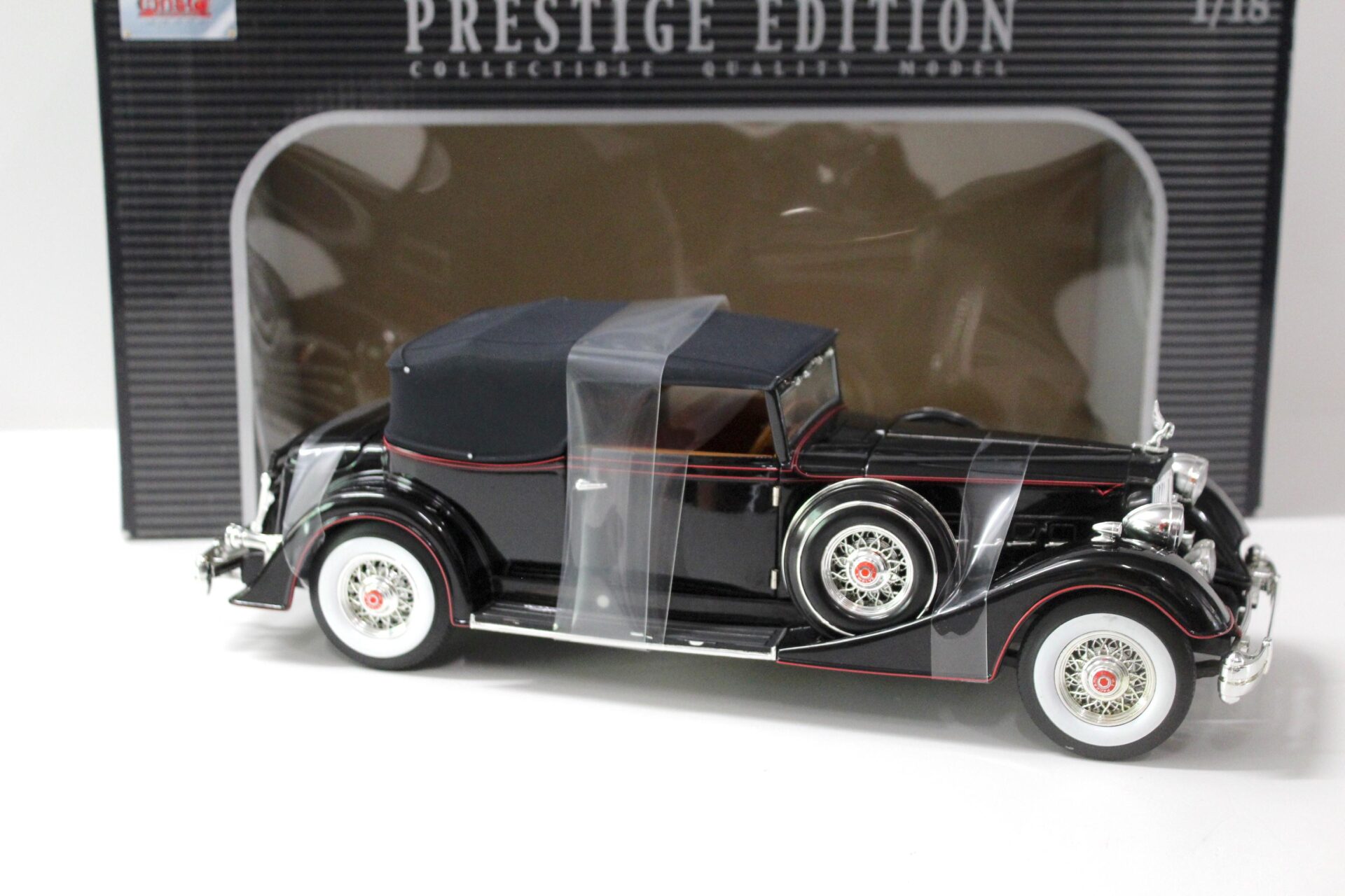 1:18 Anson 1934 Packard black