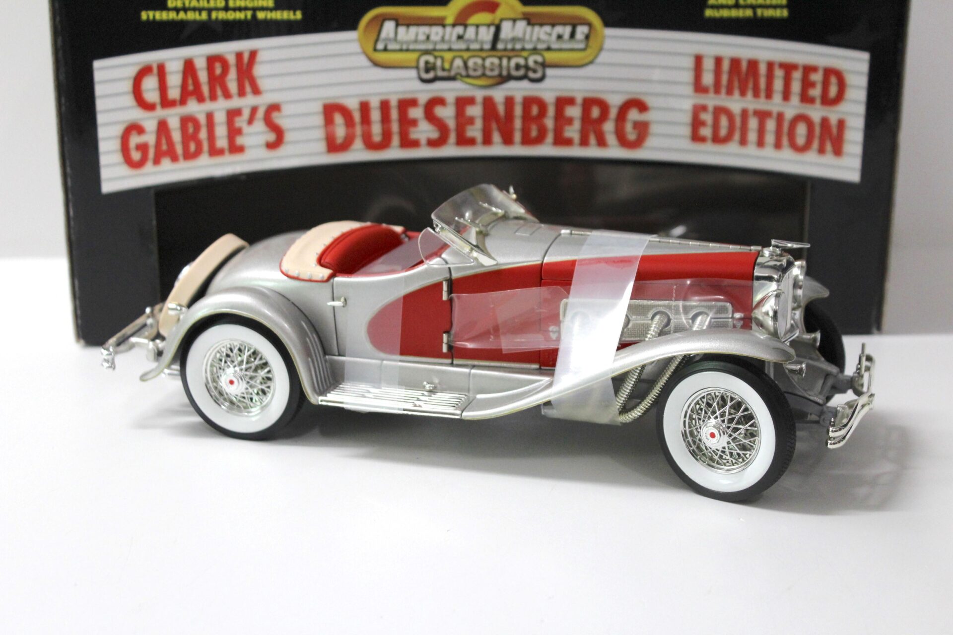 1:18 American Muscle ERTL Clark GableÂ´s 1935 Duesenberg silver/ red