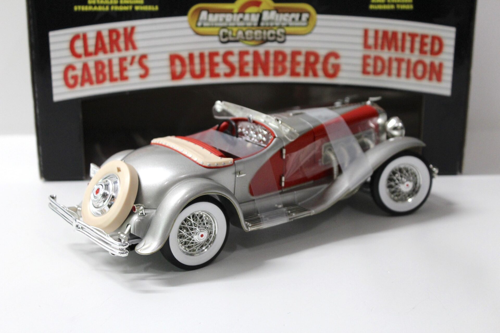 1:18 American Muscle ERTL Clark GableÂ´s 1935 Duesenberg silver/ red