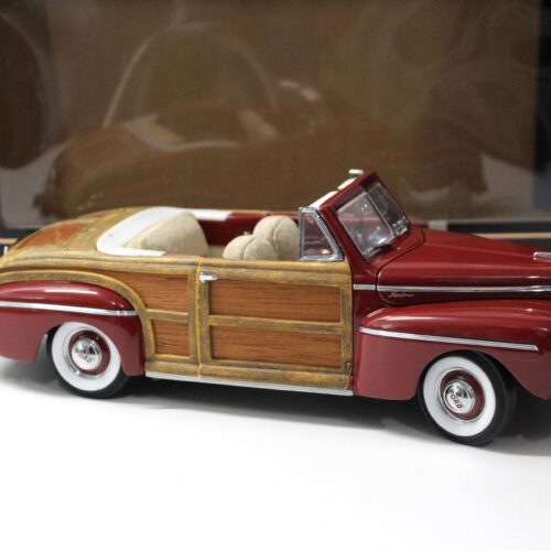 1:18 Road Signature 1946 Ford Sportsman Convertible dark red - Image 2