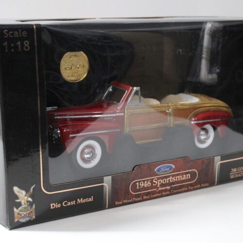 1:18 Road Signature 1946 Ford Sportsman Convertible dark red - Image 4