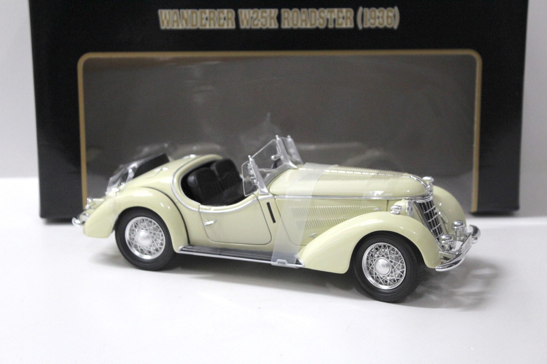 1:18 Ricko Wanderer W25K Roadster 1936 beige