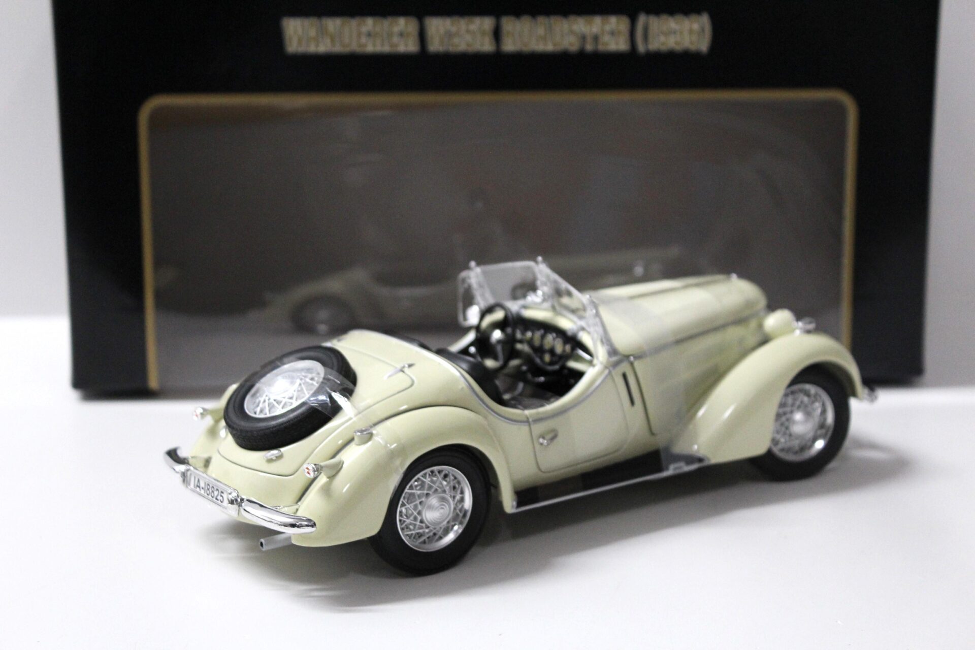 1:18 Ricko Wanderer W25K Roadster 1936 beige