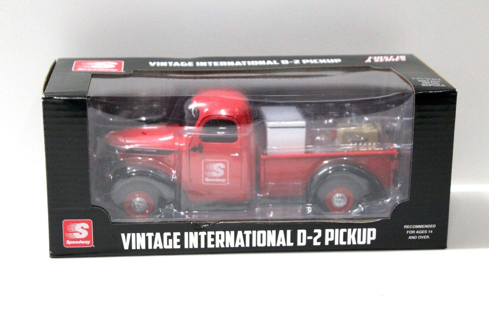 1:24 First Gear Vintage International D-2 Pickup red