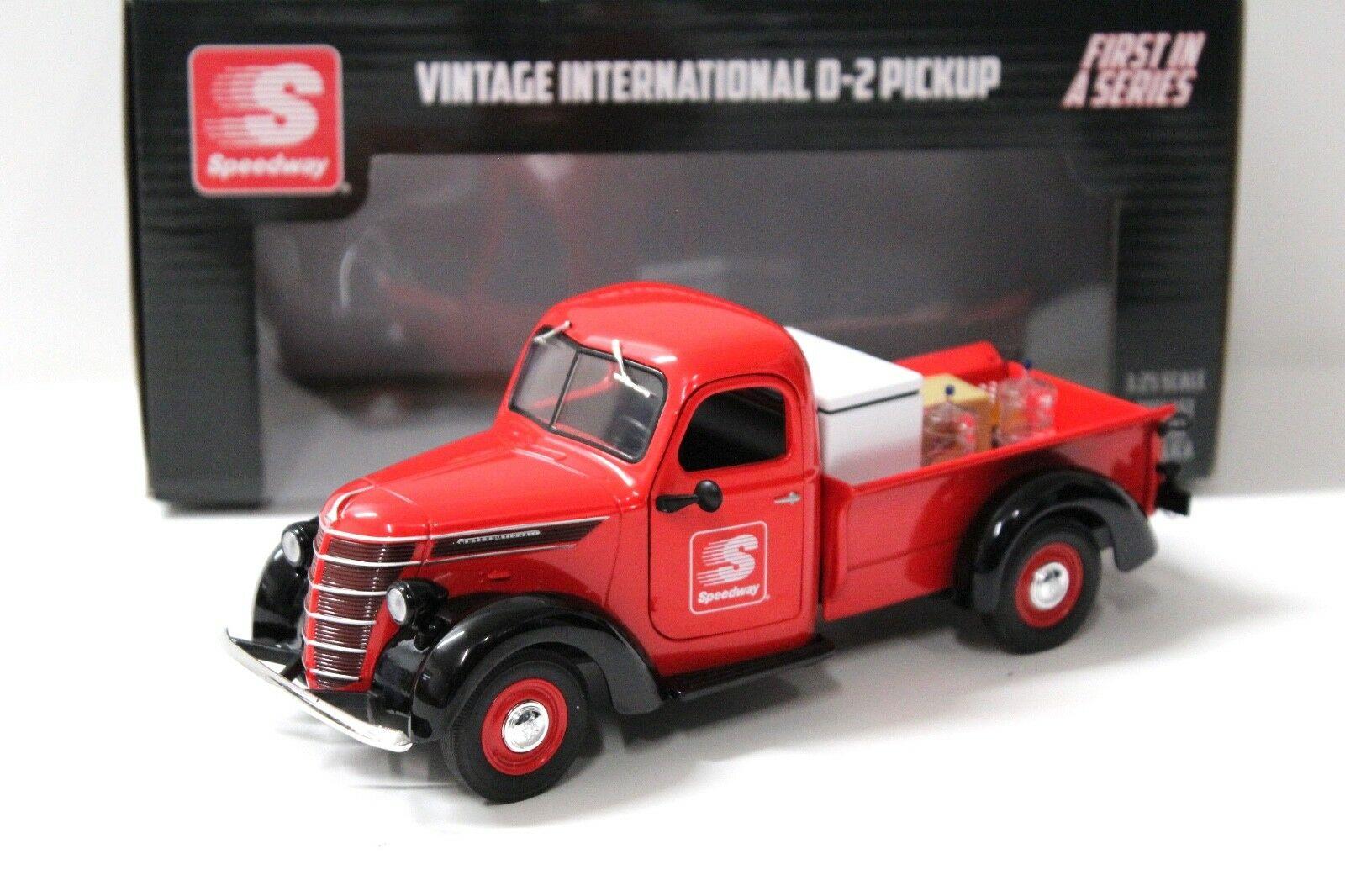 1:24 First Gear Vintage International D-2 Pickup red