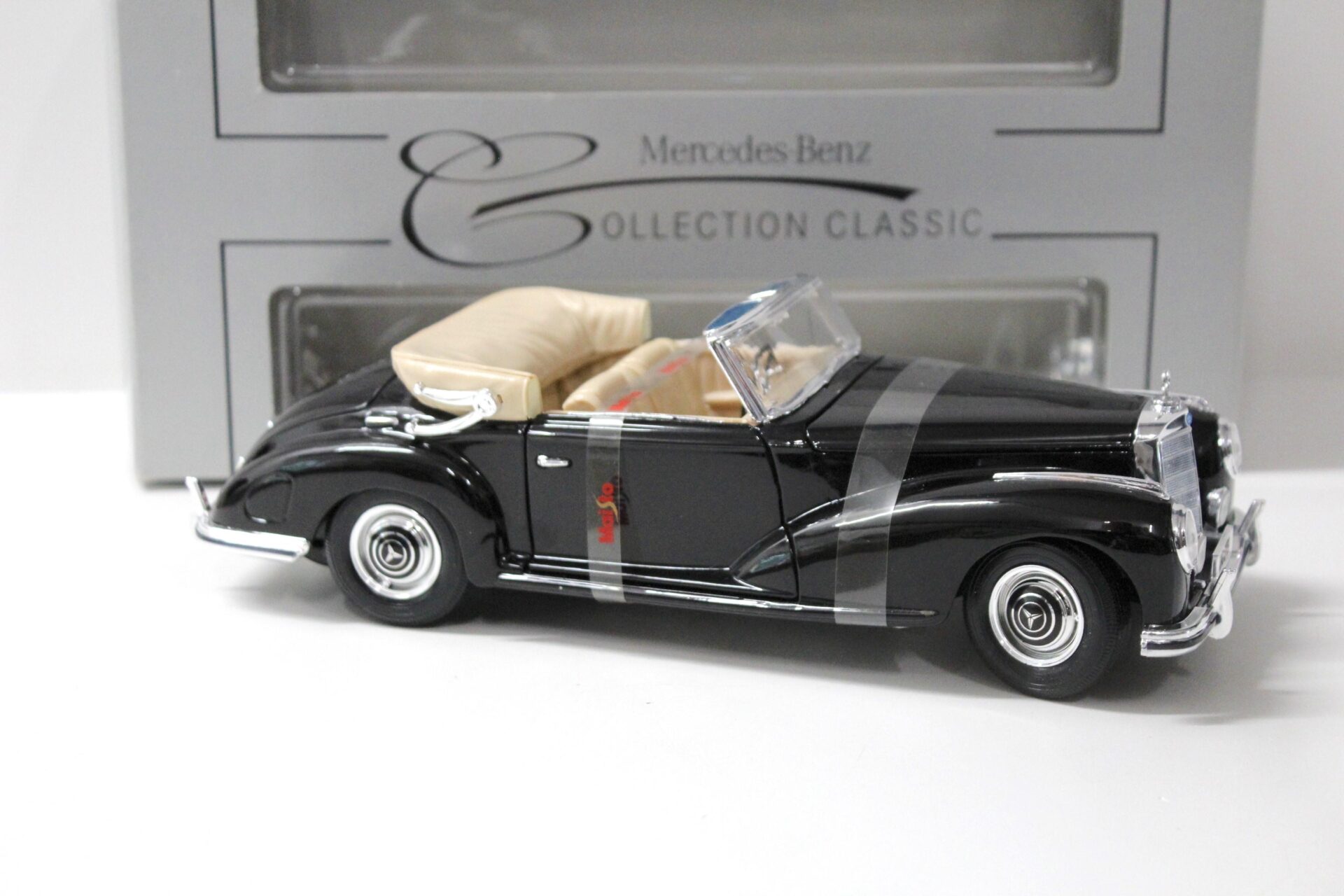 1:18 Maisto Mercedes 300S Cabrio 1955 black DEALER