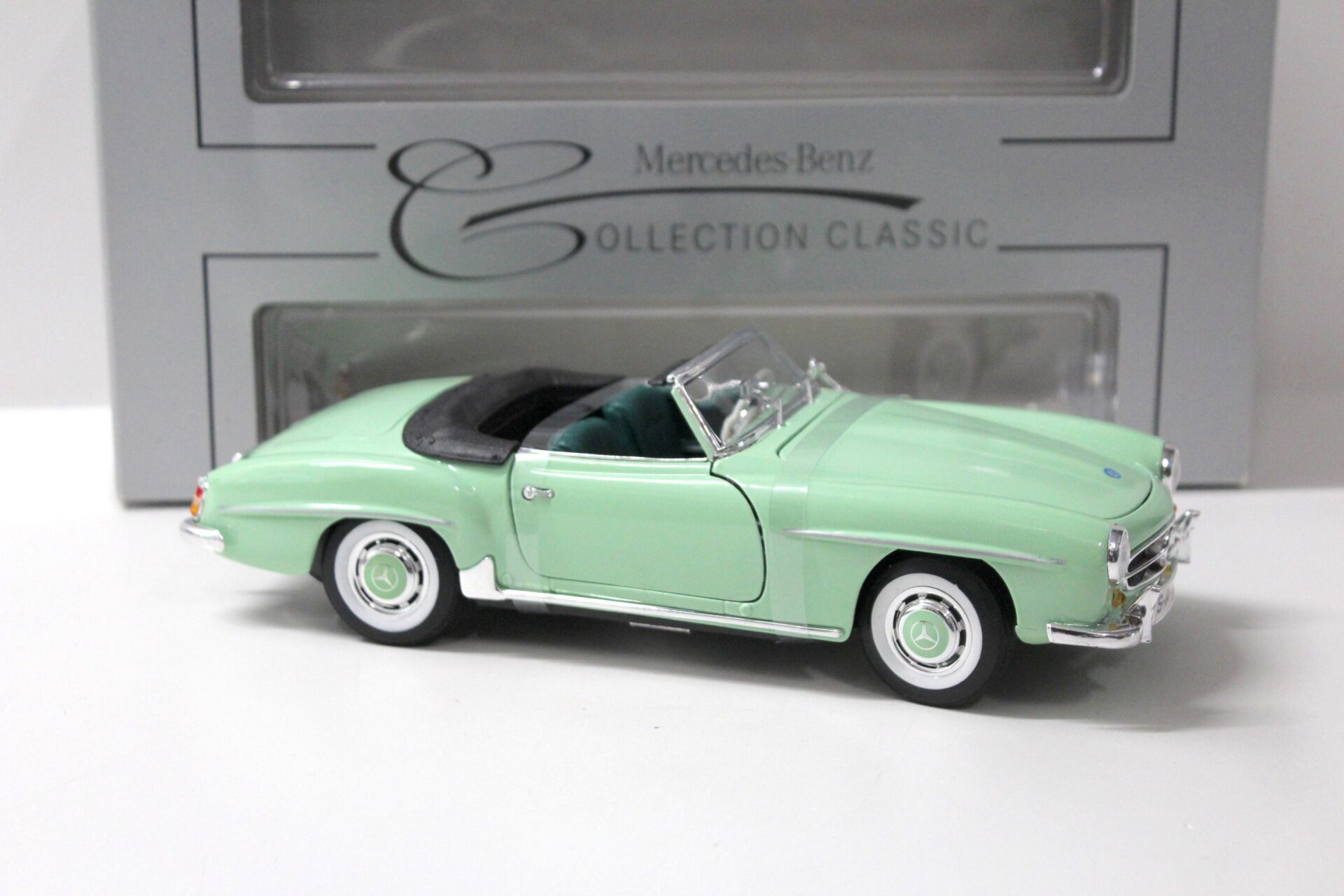 1:18 Maisto Mercedes 190SL Cabriolet 1955 green DEALER