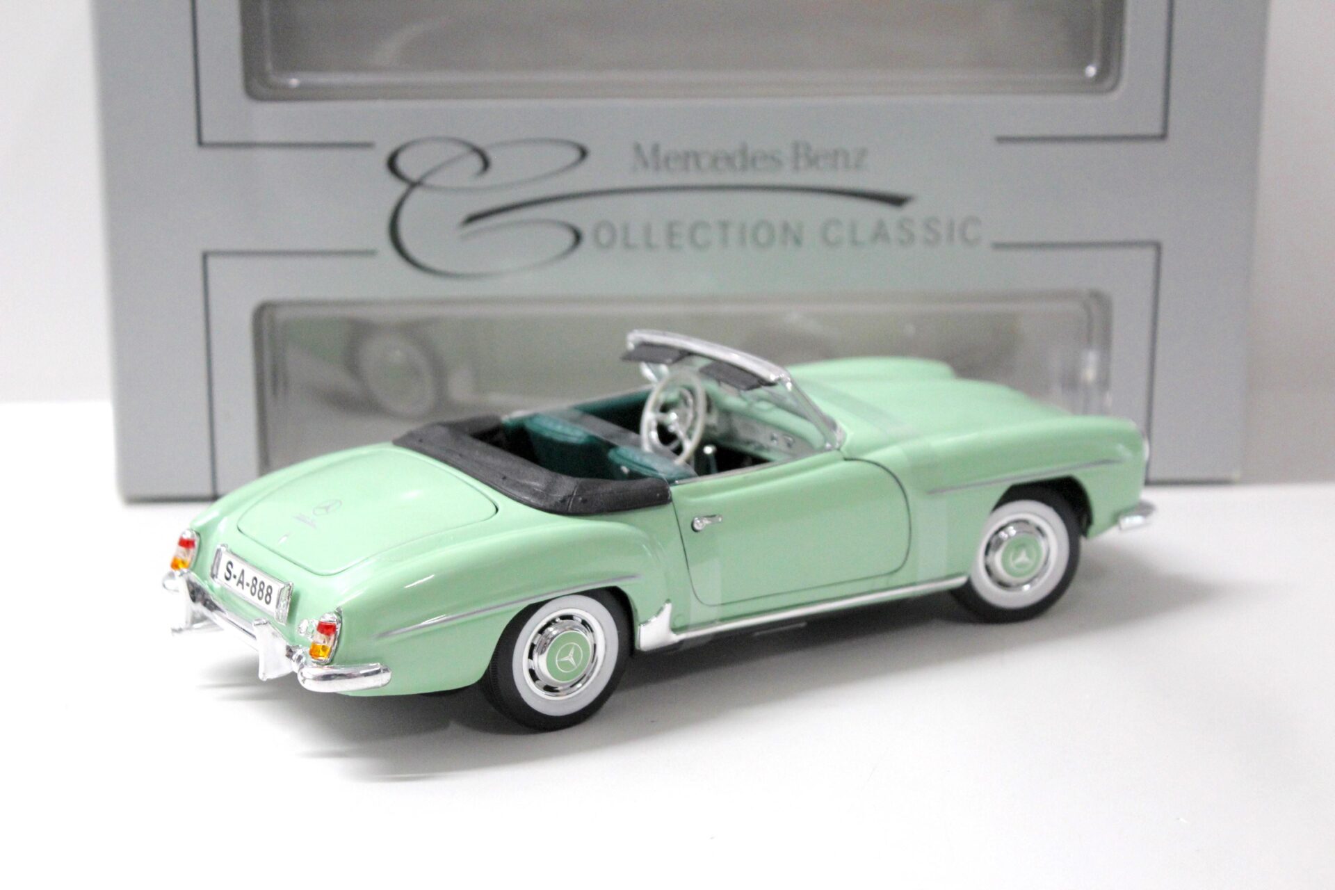 1:18 Maisto Mercedes 190SL Cabriolet 1955 green DEALER
