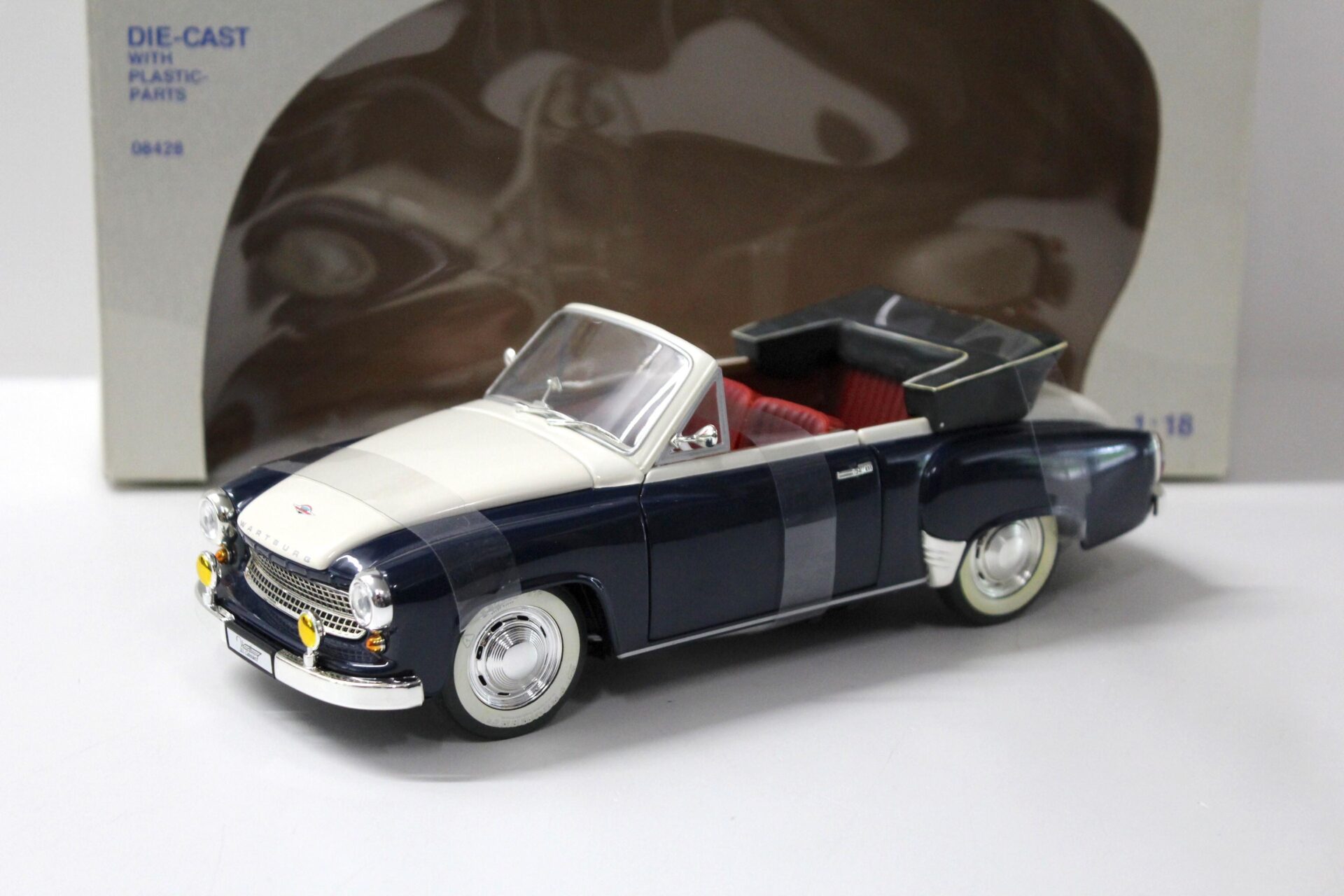 1:18 Revell Wartburg 311 Cabriolet dark blue/ white