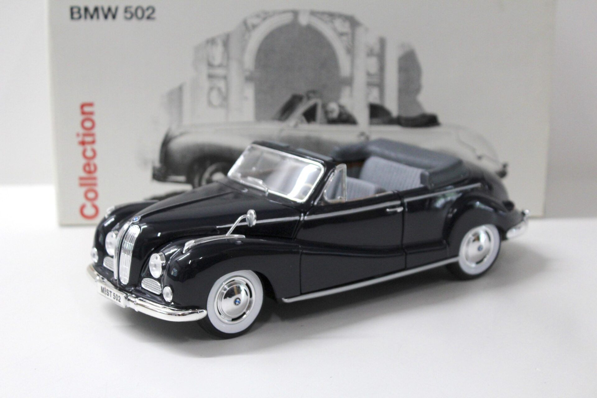 ID 44176 orig.jpg 1:18 Maisto BMW 502 Convertible dark blue DEALER