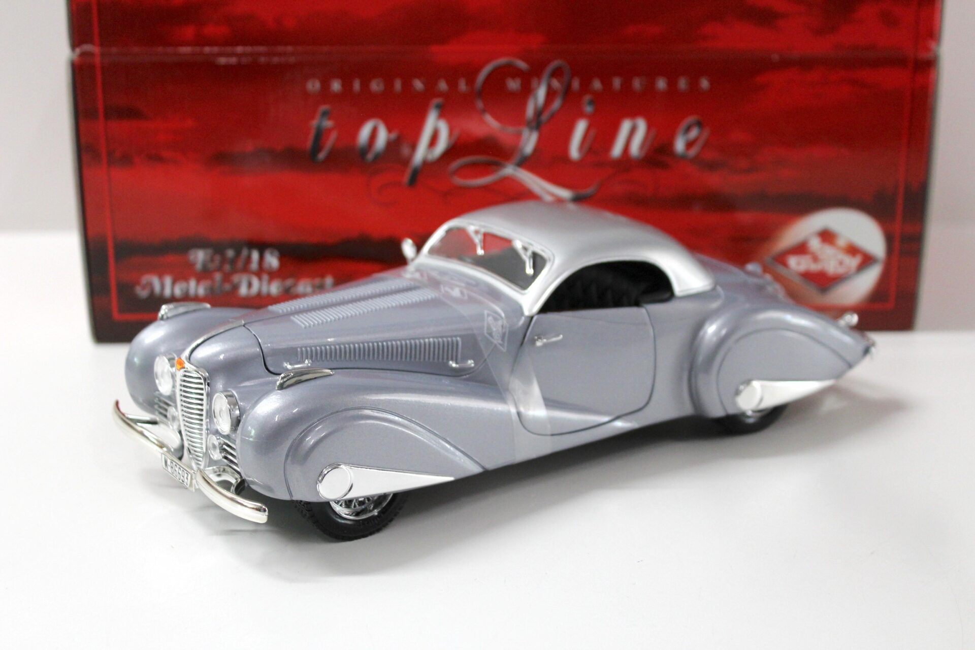 1:18 Guiloy Delahaye Coupe light blue/ silver roof