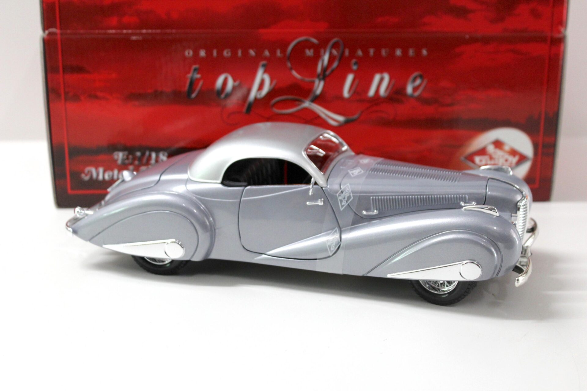 1:18 Guiloy Delahaye Coupe light blue/ silver roof