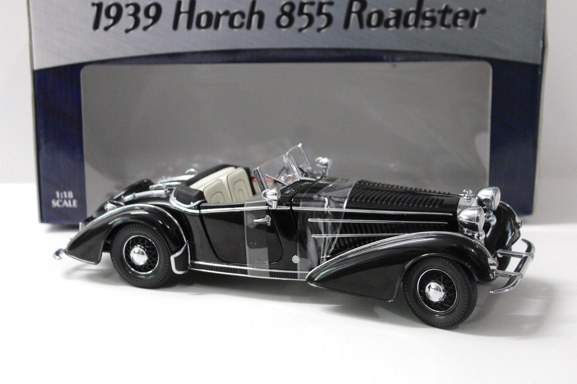 1:18 Sun Star 1939 Horch 855 Roadster black
