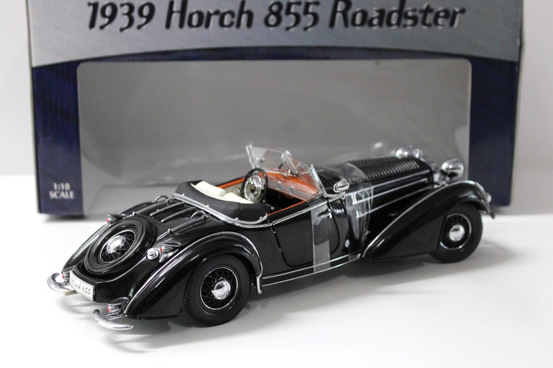 1:18 Sun Star 1939 Horch 855 Roadster black