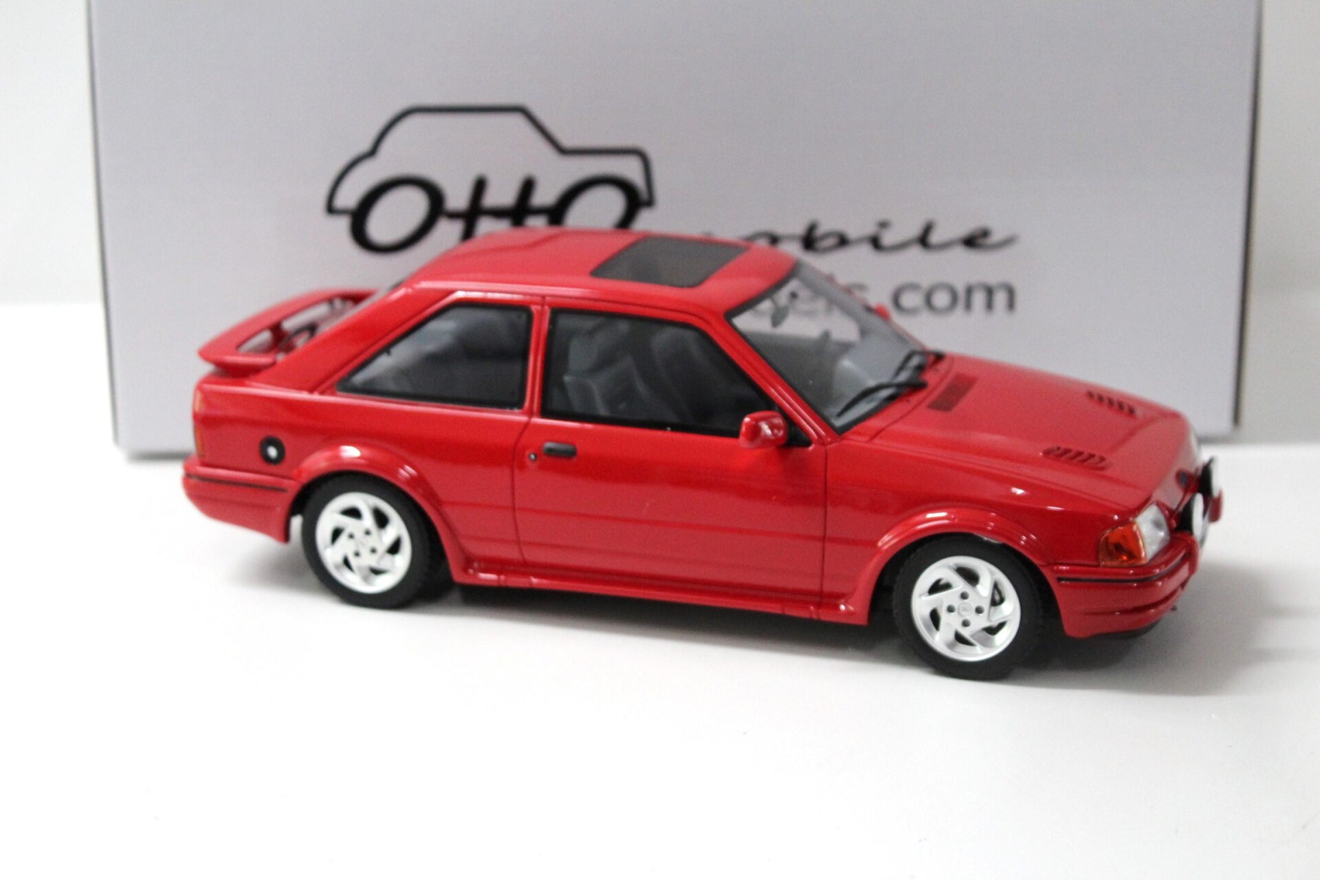 1:18 OTTO mobile OT826 Ford Escort MK4 RS Turbo 1990 red