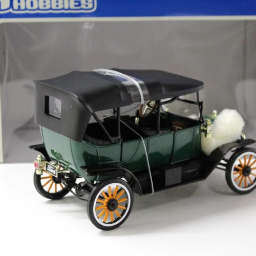 1:18 Universal Hobbies UH Ford Model "T" Touring Soft Top green