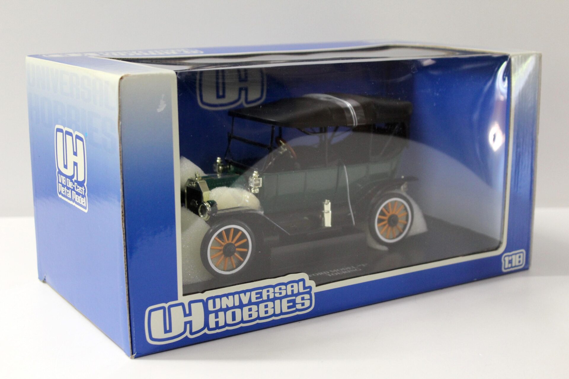 1:18 Universal Hobbies UH Ford Model "T" Touring Soft Top green