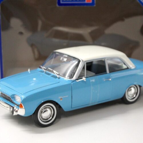 1:18 Revell Ford Taunus 17M light blue/ white roof