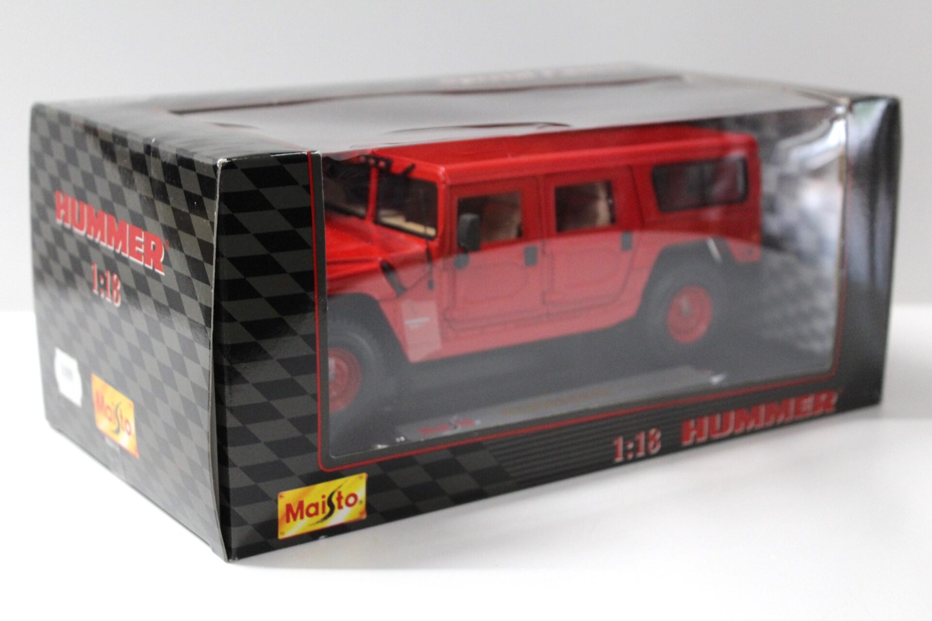 1:18 Maisto Hummer Humvee Station Wagon red