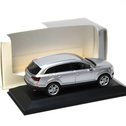 1:43 Schuco Audi Q7 silver DEALER VERSION