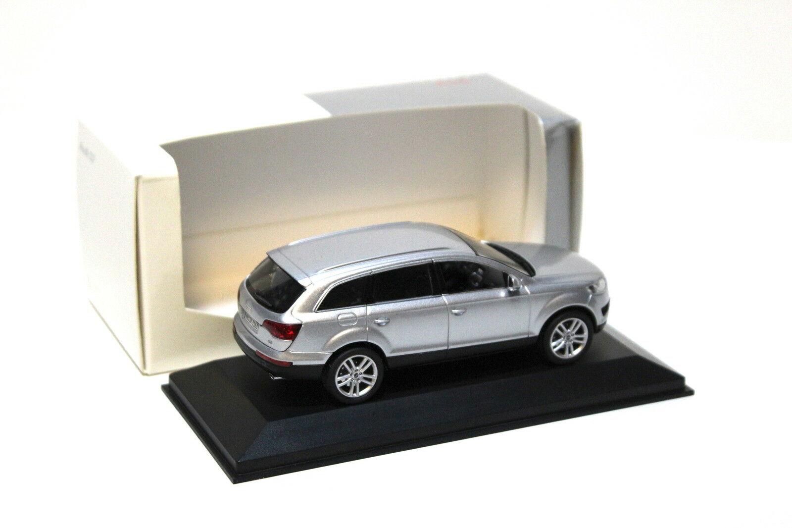 1:43 Schuco Audi Q7 silver DEALER VERSION
