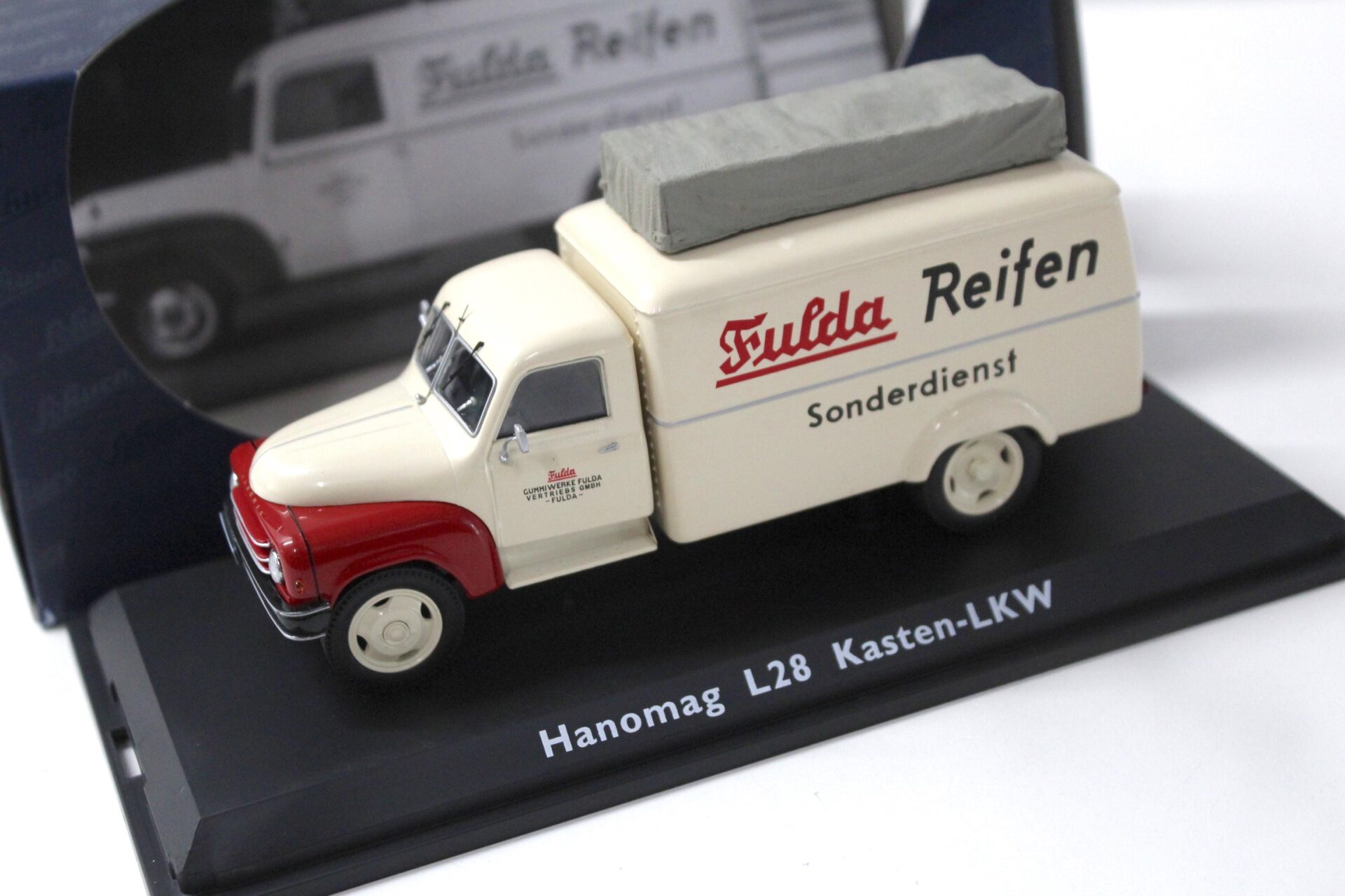 1:43 Schuco Hanomag L28 Kasten-LKW Fulda Reifen beige