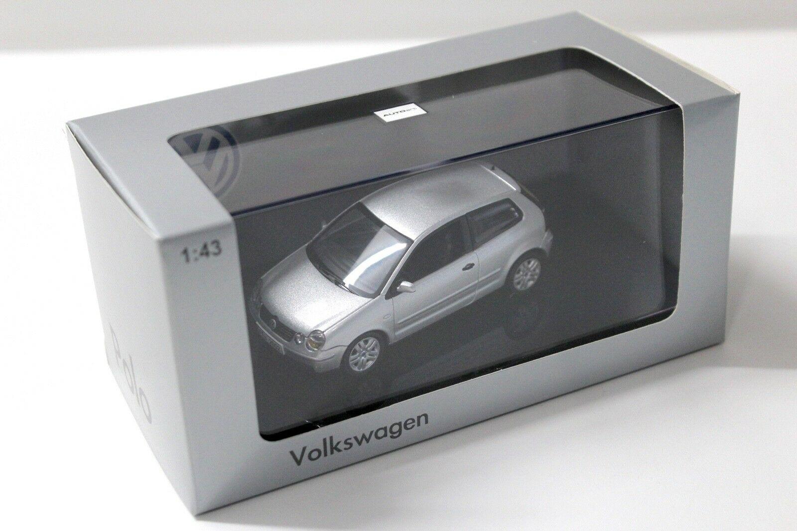 1:43 AUTOart VW Polo 9N silver DEALER VERSION