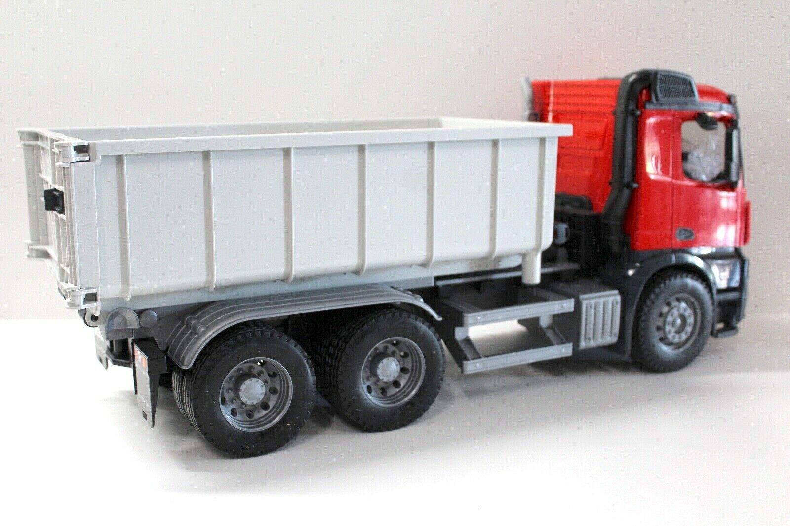 1:16 Bruder Mercedes Arocs LKW Abrollcontainer red