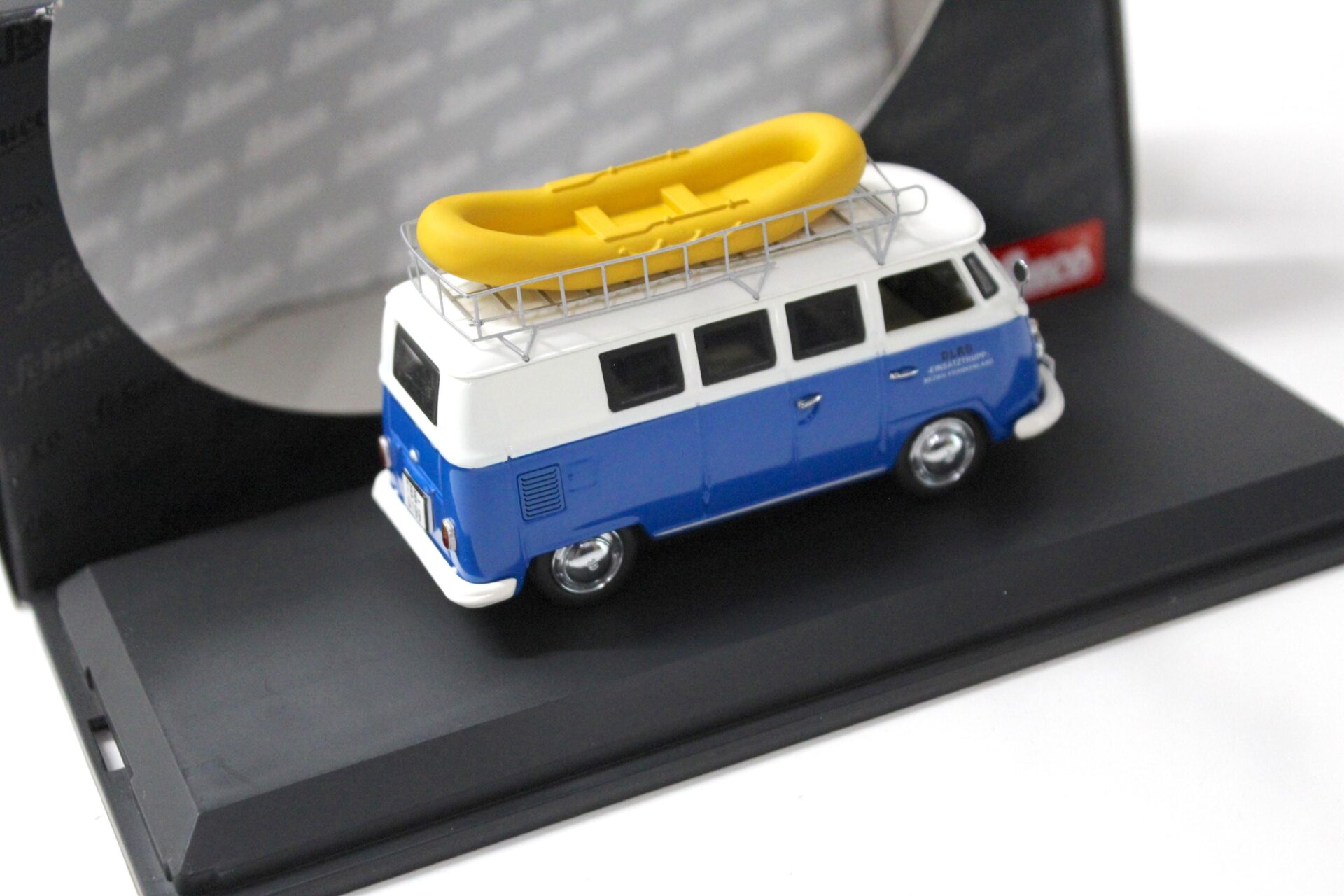 1:43 Schuco VW Bus T1 DLRG Einsatztrupp Frankenland mit Boot blue