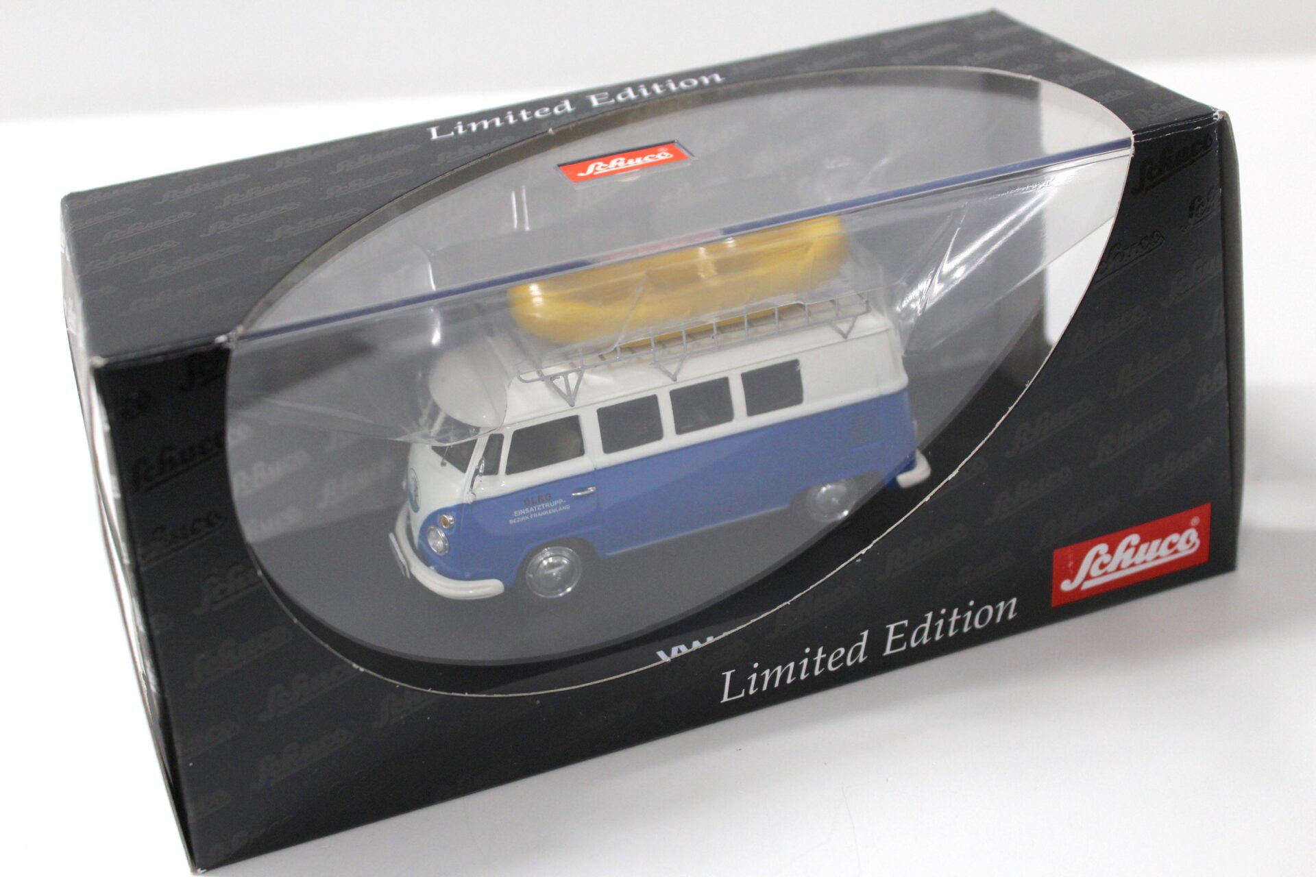 1:43 Schuco VW Bus T1 DLRG Einsatztrupp Frankenland mit Boot blue