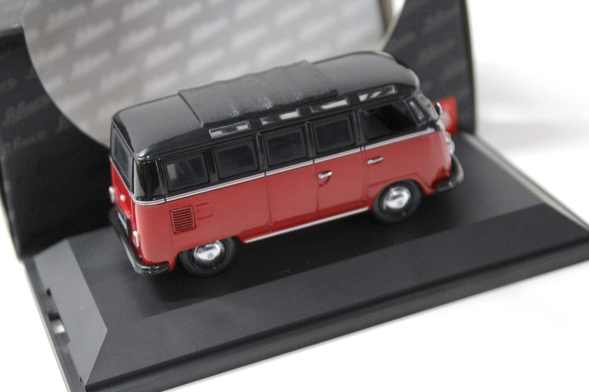 1:43 Schuco VW Bus T1 Samba dark red/ black