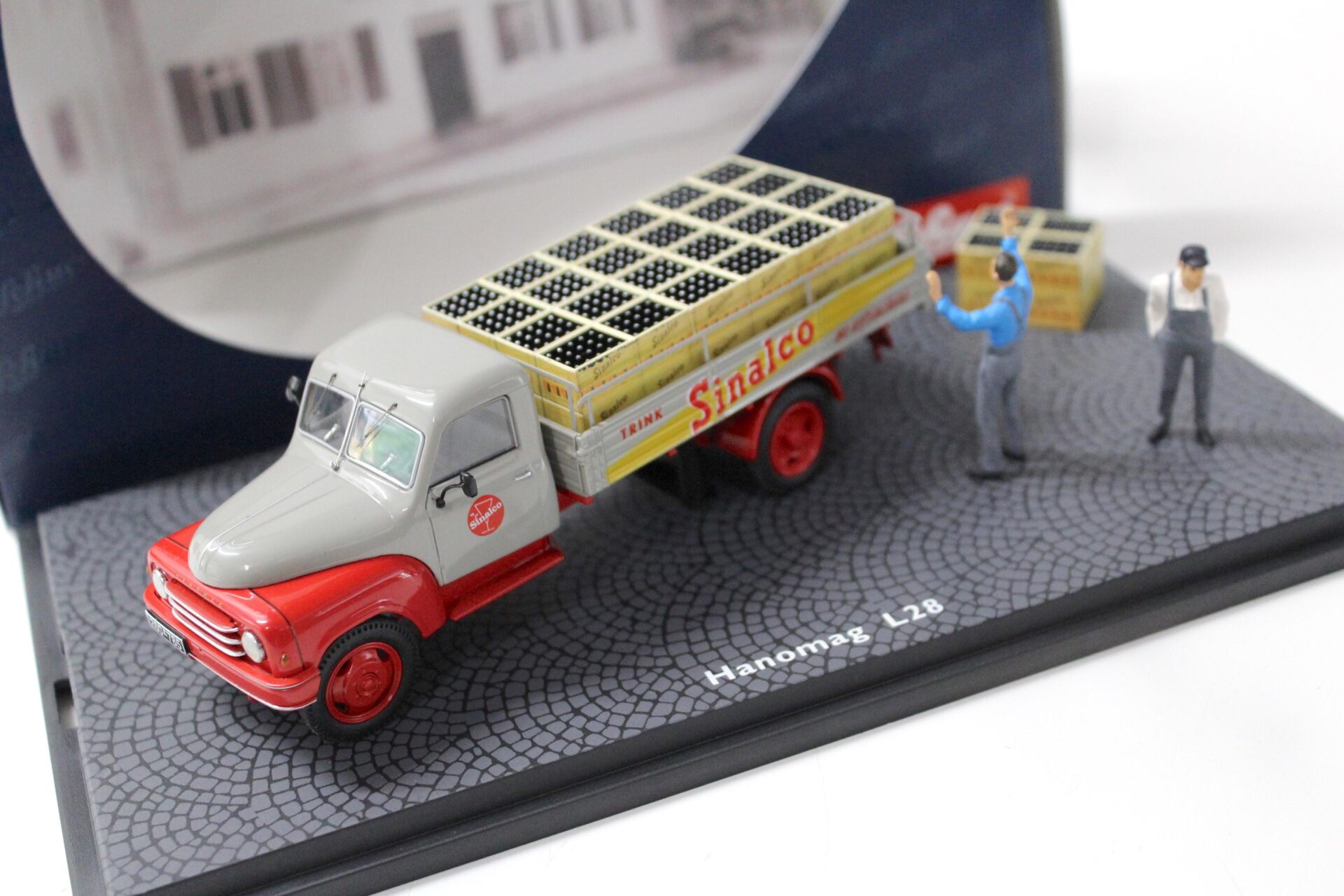 1:43 Schuco Hanomag L28 SINALCO Diorama + Figuren