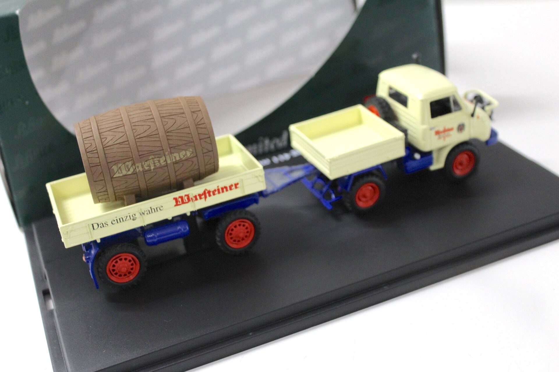 1:43 Schuco Mercedes Unimog 411 mit Anhänger Müller Mitteltal WARSTEINER