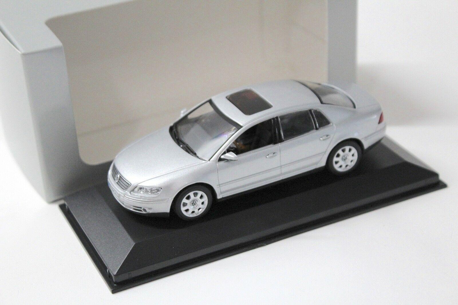 ID 45195 orig 1.jpg 1:43 Minichamps VW Phaeton Limousine silver DEALER VERSION